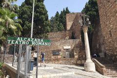 Die-maurische-Palastanlage-Alcazaba-von-Malaga-ist-eine-der-bedeutendsten-erhaltenen-maurischen-Festungen-Spaniens-01