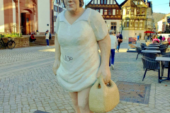 Kunst-Skulpturen-Alltagsmenschen-in-Hoexter-08