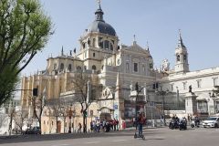 Catedral-de-Santa-Maria-la-Real-de-la-Almudena-in-Madrid-15