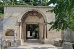 Flussreise Lyon Mittelmeer Etappe 6 - geschichtsträchtiges Arles. Alyscamps - die antike Totenstraße