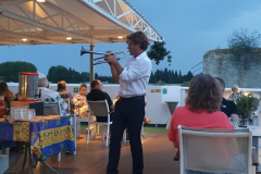 Flussreise Lyon Mittelmeer Etappe 6 - geschichtsträchtiges Arles. Der Abend bei Unterhaltung mit Gesang und Trompete auf dem Schiff