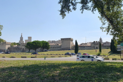Nach dem Frühstück gingen wir zur Brücke Pont Saint-Bénézet – Etappe 8 unserer Flussreise Lyon–Mittelmeer 2025 in Avignon