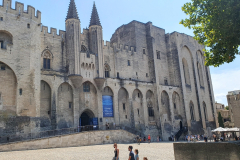 Blick auf den Papstpalast in Avignon – Etappe 8 unserer Flussreise Lyon–Mittelmeer 2025