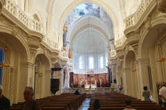 Innenansicht der Basilika Notre-Dame des Doms in Avignon mit der goldenen Marienstatue – Etappe 8 unserer Flussreise Lyon–Mittelmeer 2025