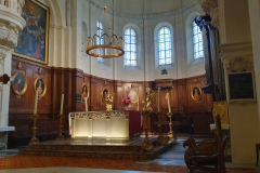 Innenansicht der Basilika Notre-Dame des Doms in Avignon mit der goldenen Marienstatue – Etappe 8 unserer Flussreise Lyon–Mittelmeer 2025