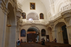 Innenansicht der Basilika Notre-Dame des Doms in Avignon mit der goldenen Marienstatue – Etappe 8 unserer Flussreise Lyon–Mittelmeer 2025