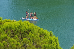 Blick auf die Rhone vom Rocher des Doms in Avignon, historischer Felsen mit Aussicht auf die Stadt – Etappe 8 unserer Flussreise Lyon–Mittelmeer 2025