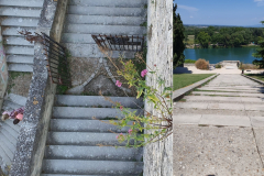 Viele Treppen hinunter vom Rocher des Doms in Avignon, historischer Felsen mit Aussicht auf die Stadt – Etappe 8 unserer Flussreise Lyon–Mittelmeer 2025