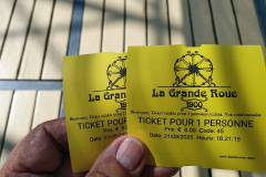 Eintritt zum Riesenrad am Ufer von Avignon mit herrlichem Rundumblick über die Dächer der Stadt, den Papstpalast und die Umgebung – Etappe 8 unserer Flussreise Lyon–Mittelmeer 2025