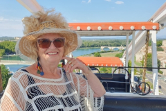 Auf dem Riesenrad am Ufer von Avignon mit herrlichem Rundumblick über die Dächer der Stadt, den Papstpalast und die Umgebung – Etappe 8 unserer Flussreise Lyon–Mittelmeer 2025