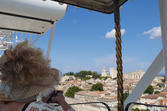 Auf dem Riesenrad am Ufer von Avignon mit herrlichem Rundumblick über die Dächer der Stadt, den Papstpalast und die Umgebung – Etappe 8 unserer Flussreise Lyon–Mittelmeer 2025