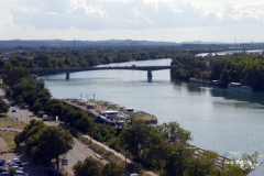Auf dem Riesenrad am Ufer von Avignon mit herrlichem Rundumblick über die Dächer der Stadt, den Papstpalast und die Umgebung – Etappe 8 unserer Flussreise Lyon–Mittelmeer 2025
