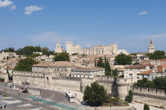 Auf dem Riesenrad am Ufer von Avignon mit herrlichem Rundumblick über die Dächer der Stadt, den Papstpalast und die Umgebung – Etappe 8 unserer Flussreise Lyon–Mittelmeer 2025
