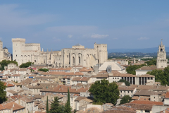 Auf dem Riesenrad am Ufer von Avignon mit herrlichem Rundumblick über die Dächer der Stadt, den Papstpalast und die Umgebung – Etappe 8 unserer Flussreise Lyon–Mittelmeer 2025