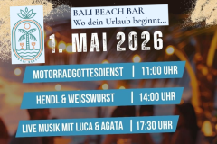 Motorradgottesdienst am Baggersee Linkenheim Bali Beach Bar mit Motorrädern unter blauem Himmel