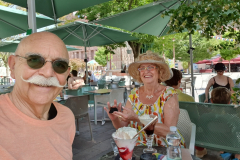 Eisbecher im Café Nocciola am Place d’Armes in Belfort – Rhone-Flusskreuzfahrt