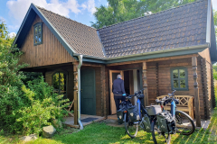 Ankunft im Blockbohlenhaus in Verchen am späten Nachmittag