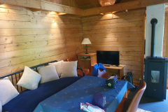 Erdgeschoss im Blockbohlenhaus EG mit ausziehbarer Doppelcouch