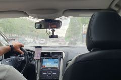 0001-1-Taxi-im-Regen