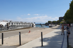 Flusskreuzfahrt Etappe 9 – Passerelle Marc Seguin in Tournon-sur-Rhône. Uferpromenade