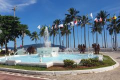 Brunnen-Praca-das-Bandeiras-am-Strand-in-Santos-Brasilien-02