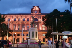 Reise Lyon Cote d´Azur Teil 4  Cannes. Das Rathaus mit dem Denkmal für die Gefallenen der beiden Weltkriege