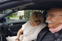 Rückreise von der Côte d’Azur – heim nach Eggenstein.  Rita schaut, ist alles gut verstaut?