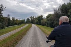 Von-der-Rheinfaehre-nach-Leopoldshafen-01