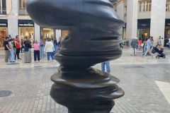 Heimweg-zum-Hotel-in-Malaga-mit-einer-Eiskugel-01