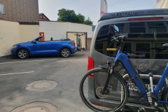 Ankunft mit dem Auto und E-Bike bei Freund Erich in Holzminden