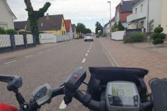 Zu-geringer-Abstand-Auto-zu-Radfahrer_02