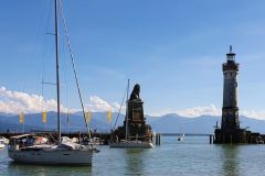 Durch-die-Gassen-zum-Hafen-der-Insel-Lindau-15