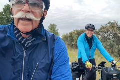 Werner und Erich nebeneinander auf dem Rad unterwegs zur Müritz – Seenplatte Radtour vierte Etappe