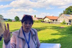Kompetente-Fuehrung-ueber-die-Fraueninsel-mit-vielen-Informationen-01