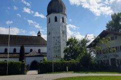 Kompetente-Fuehrung-ueber-die-Fraueninsel-mit-vielen-Informationen-23