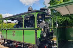 Fahrt-mit-der-historischen-Chiemsee-Bahn-zum-Hafen-von-Prien-13