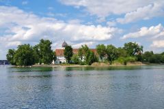 Fahrt-mit-dem-Schiff-vom-Hafen-in-Prien-am-Chiemsee-zur-Fraueminsel-28