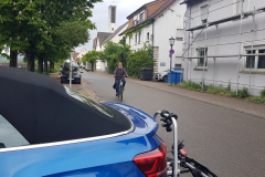 Nach  dem Tourstart ging es zur Friedhofskapelle Hagenbach