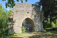 Radtour durch das Ohrntal, Brettachtal sowie entlang von Kocher und Jagst bei Bad Friedrichshall – an der Kirchenruine Helmbund