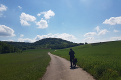 Radtour durch das Ohrntal, Brettachtal sowie entlang von Kocher und Jagst bei Bad Friedrichshall – an der Kirchenruine Helmbund