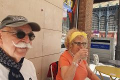 Fruehstueck-gegenueber-der-Markthalle-in-Malaga-Mercado-Central-de-Atarazanas-03