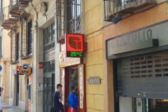 Fruehstueck-in-der-historischen-Altstadt-von-Malaga-07