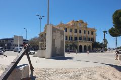 Fruehstueck-ohne-Strom-in-Hafennaehe-von-Malaga-07