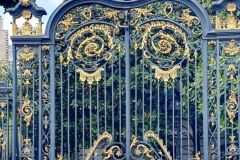 Schmiedeeisernes-Tor-in-Paris