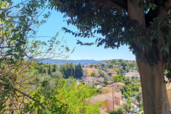 Côte d’Azur Reise Grasse entdecken. Ein schöner Tag beginnt. Fahrt in die Altstadt.