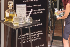 Parfümstadt Grasse – Besuch der Parfümerien Galimard und Aromasud mit persönlicher Beratung und Parfümkauf.