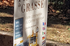 Côte d’Azur Reise Grasse – Start der Stadtrundfahrt mit dem Petit Train am Place du Cours Honoré-Cresp. Startpunkt Le Petit Train