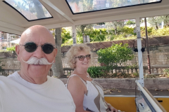 Côte d’Azur Reise Grasse – Start der Stadtrundfahrt mit dem Petit Train am Place du Cours Honoré-Cresp. Le Petit Train