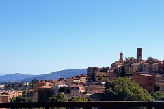 Côte d’Azur Reise Grasse – Stadtrundfahrt mit dem Petit Train durch die Altstadt und Sehenswürdigkeiten von Grasse. Blick von oben