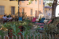 Côte d’Azur Reise Grasse – Stadtrundfahrt mit dem Petit Train durch die Altstadt und Sehenswürdigkeiten von Grasse.Côte d’Azur Reise Grasse – Stadtrundfahrt mit dem Petit Train durch die Altstadt und Sehenswürdigkeiten von Grasse. Ruheplatz